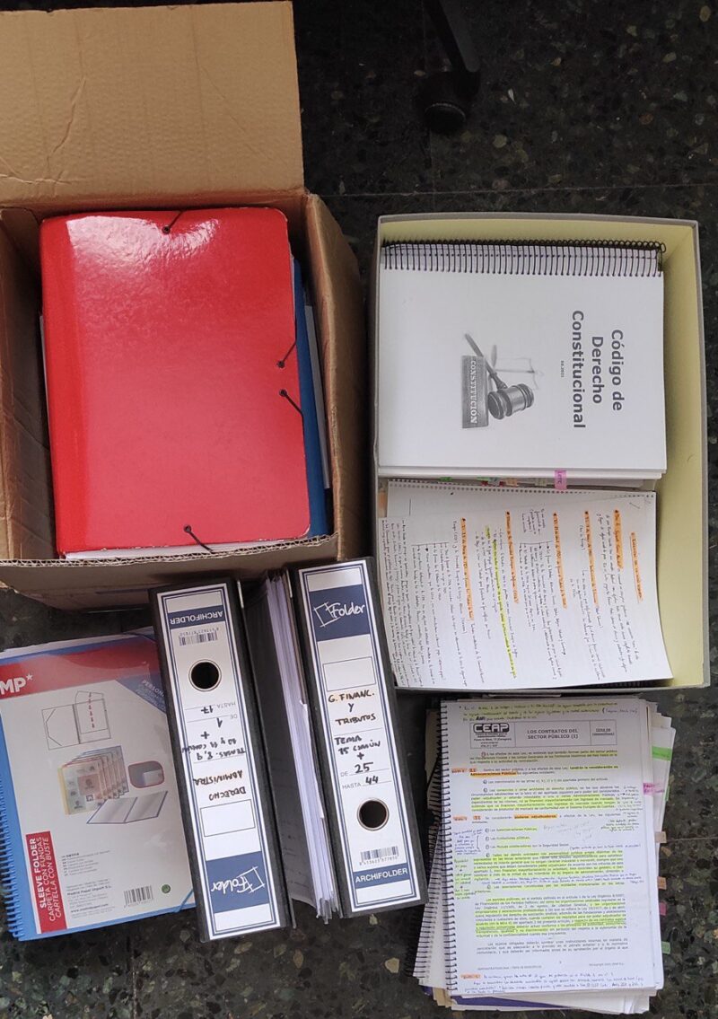 carpetas y archivadores para guardar apuntes